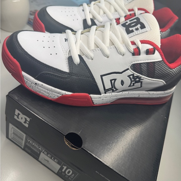 Men’s DC Shoe Co. Versatile LE White/Black/Athletic Red - Picture 3 of 9
